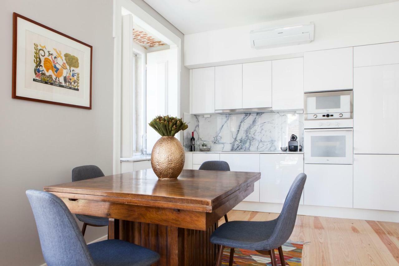 Alfama Sophisticate Flat With Balconies 2Bedrs 2Baths & Ac In 19Th Century Building Historic Center Apartman Lisboa Kültér fotó