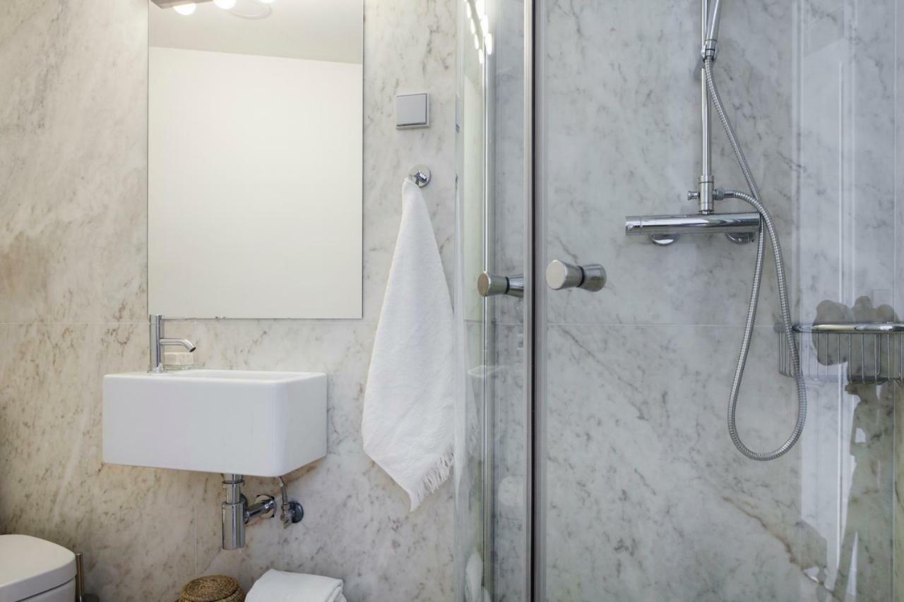 Alfama Sophisticate Flat With Balconies 2Bedrs 2Baths & Ac In 19Th Century Building Historic Center Apartman Lisboa Kültér fotó