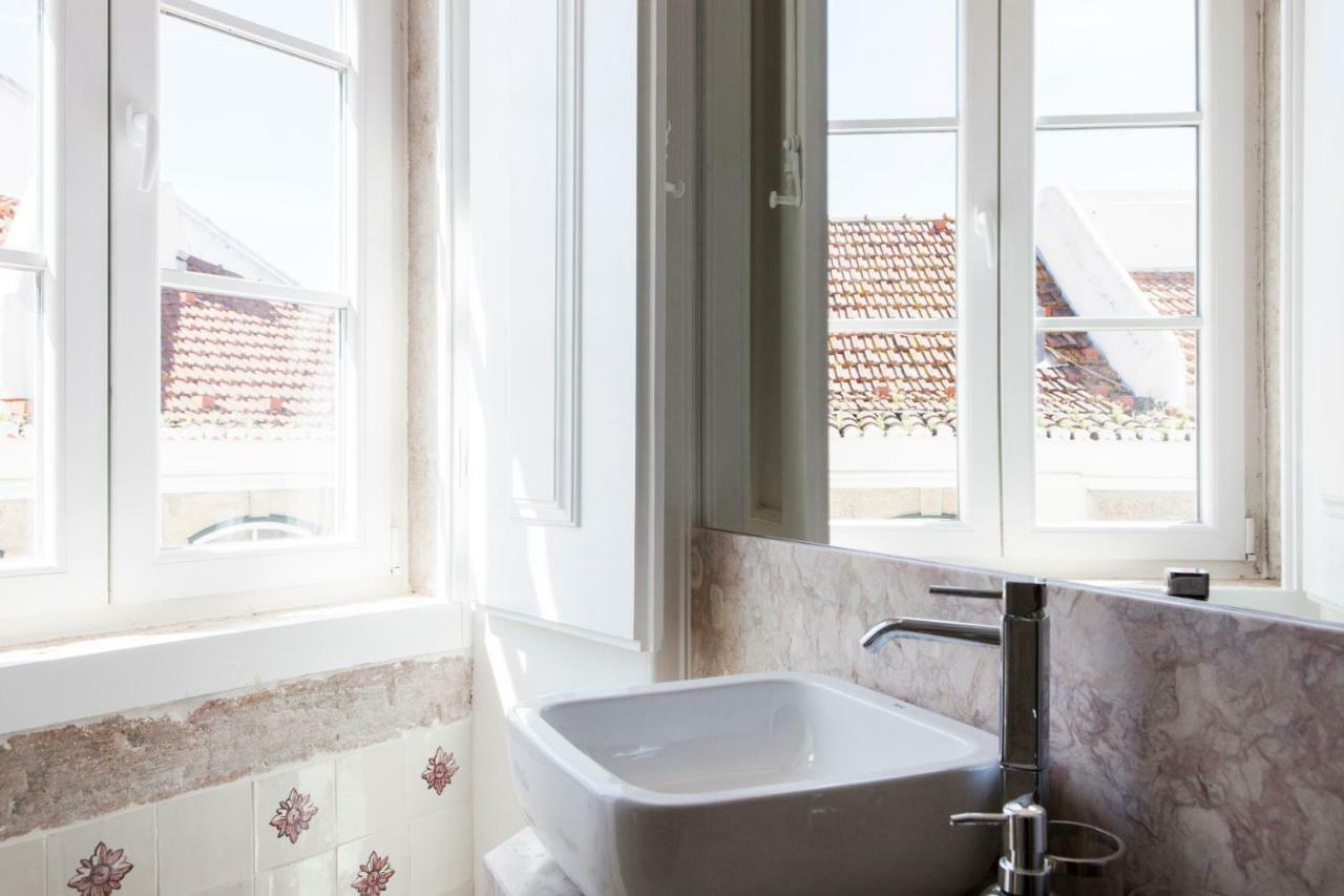 Alfama Sophisticate Flat With Balconies 2Bedrs 2Baths & Ac In 19Th Century Building Historic Center Apartman Lisboa Kültér fotó