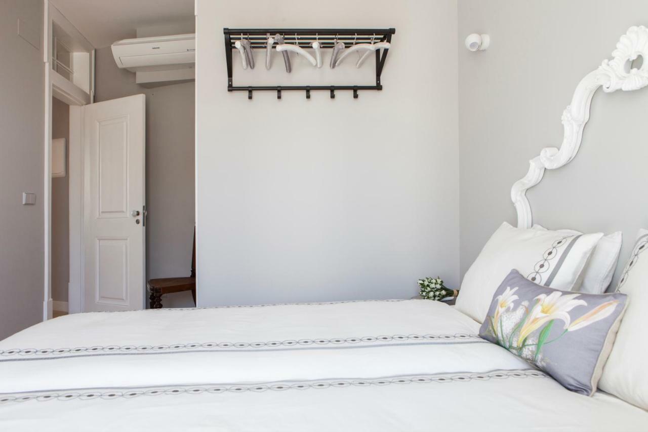 Alfama Sophisticate Flat With Balconies 2Bedrs 2Baths & Ac In 19Th Century Building Historic Center Apartman Lisboa Kültér fotó